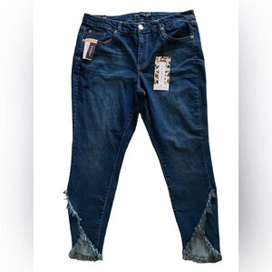 NWT OneFiveOne Women’s Jeans Medium Wash HiLo Raw Fringed Hem Size 16